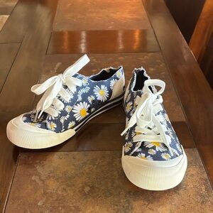 ROCKET DOG Daisy Sneakers; Cute & Rare!!